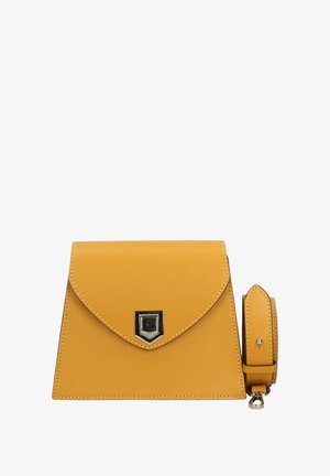 Borsa a mano in pelle gialla con una patta triangolare, chiusura geometrica in argento e tracolla rimovibile. Design compatto con linee pulite.