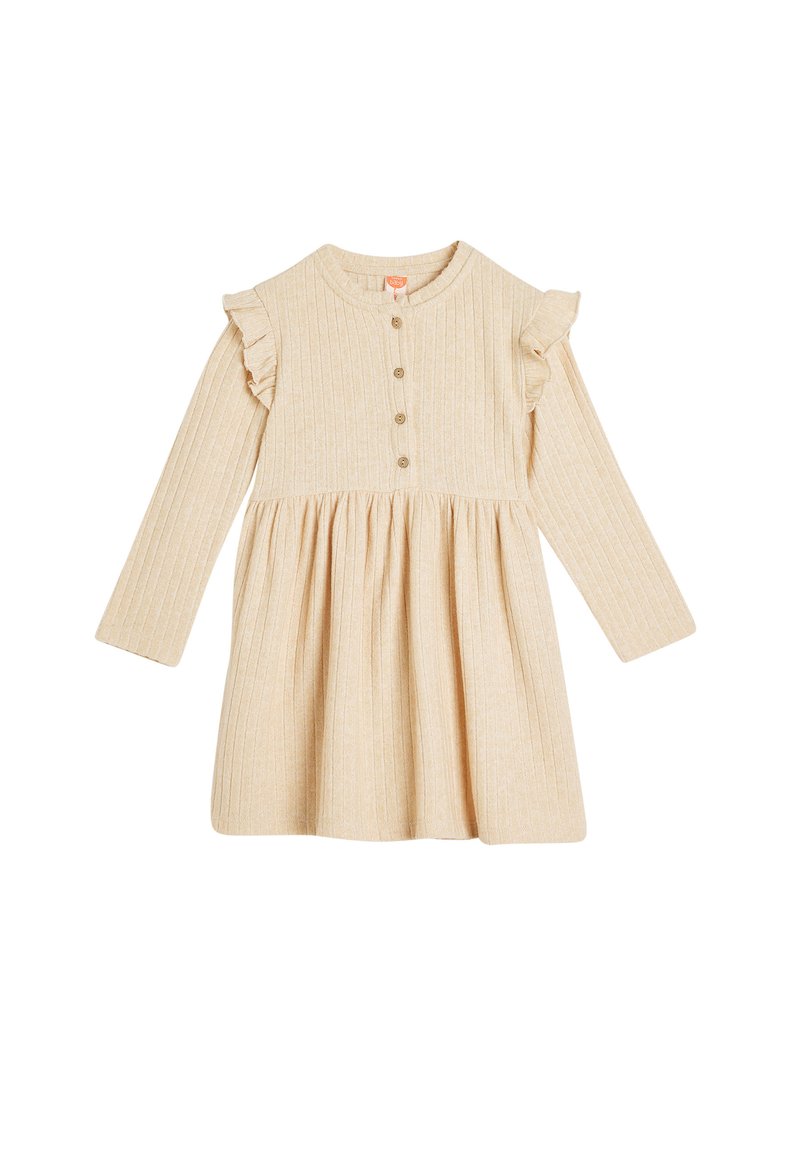 Beżowa sukienka z prążkowanego materiału, z długimi rękawami, okrągłym dekoltem, akcentami w postaci falbanek i guzikami na przodzie, z marszczonym dołem.