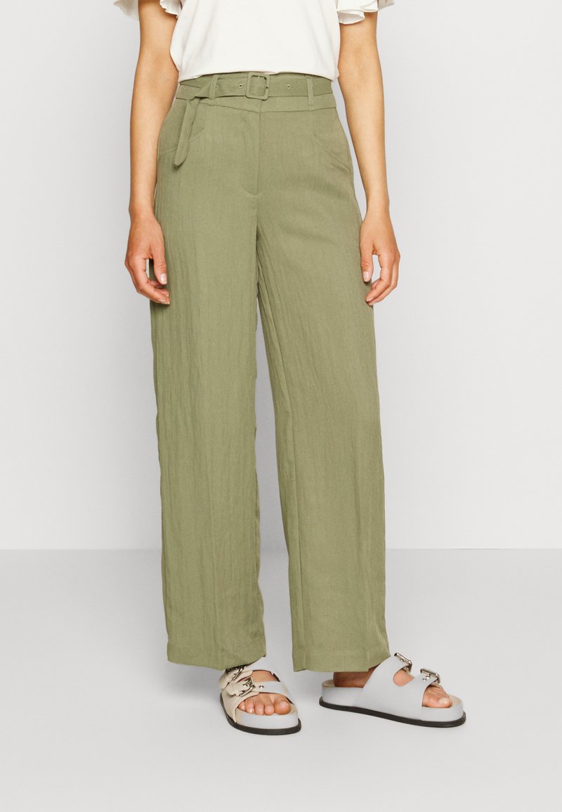 VILA Petite VIWILDA MAE DETAIL WIDE PANTS - Calças - four leaf clover