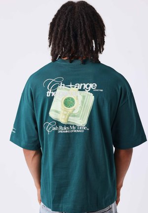 Project X Paris, T-SHIRT IMPRIMÉ CASH RULES MY TIME - Camiseta estampada - vert