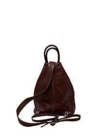 Zaino in pelle marrone con chiusura a cordoncino, superficie liscia, manico rotondo, cinturino regolabile e accessori in metallo argentato.