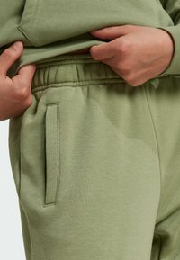 adidas Performance U BL - Pantalones deportivos - tent green   black