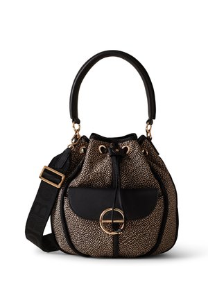 Lille bøtte taske med sort og tanplettet stof, sort læderkant, guldringdetalje, kort håndtag og aftagelig sort skulderstrop.