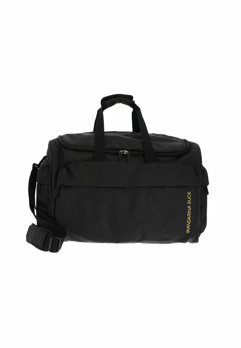 Sac de sport noir en tissu durable, doté de deux poignées supérieures, d'une bandoulière amovible et d'une poche avant avec détail de logo.