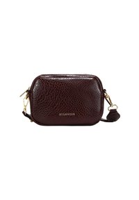Pequeño bolso cruzado de cuero texturizado marrón oscuro con herrajes en tono dorado y la marca Bosanova en el frente.