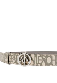 Cintura beige con motivo a logo e fibbia circolare argento. Il materiale sembra liscio, con una finitura testurizzata sulla fibbia.