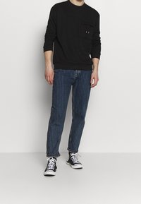 FAKTOR Felpa - black