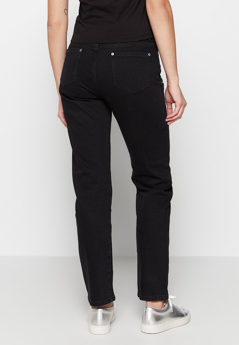 Schwarze Jeans aus Denim mit geradem Schnitt. Verfügt über Gesäßtaschen und einen standardmäßigen Bund. Der Stoff hat eine glatte, matte Textur.