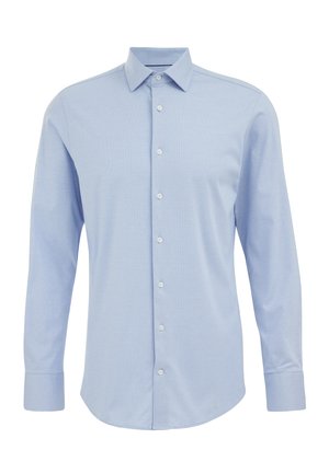 Šviesiai mėlyna ilgų rankovių marškinėliai, pagaminti iš lygaus audinio, su smailiu apykakle, pilna sagų eilute ir lankstais su apvaliais kraštais.