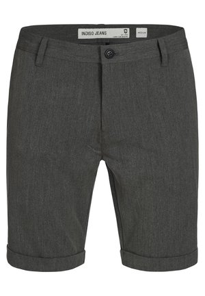 Dunkelgraue Denim-Shorts mit Knopfverschluss und umgeschlagenen Säumen. Verfügt über eine glatte Textur und ein dezentes Stoffmuster. Das Etikett trägt die Aufschrift "INDIGO JEANS".