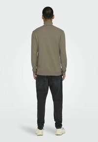 Only & Sons Svetrík - desert taupe