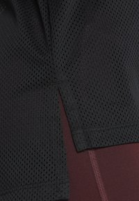 Nike Performance T-shirt de sport - black