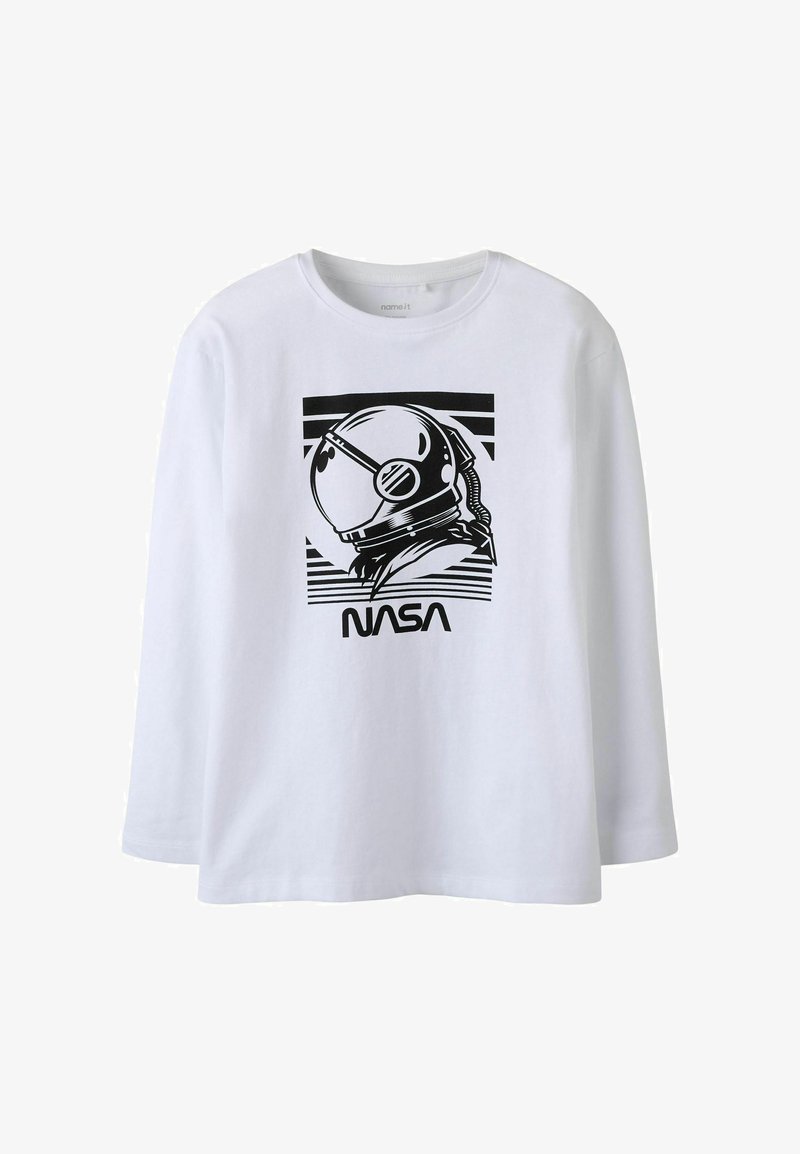 Baltas ilgomis rankovėmis marškinėlis su juodu astronauto grafiniu atvaizdu, horizontaliomis linijomis ir tekstu "NASA" apačioje. Pagamintas iš minkštos medvilnės medžiagos.