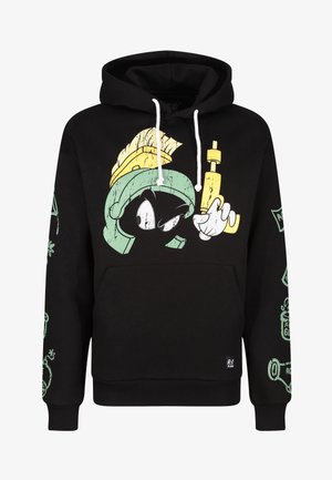 Czarna bluza z kapturem z kieszenią z przodu. Ma dużą grafikę postaci w zieleni i żółci. Akcenty w jasnym zielonym kolorze na rękawach.