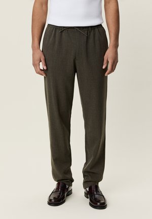 Les Deux COMO TAPERED SUIT PANTS - Παντελόνι - olive night