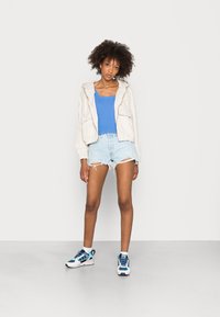 Pieces PCSUN CROPPED - Top - granada sky