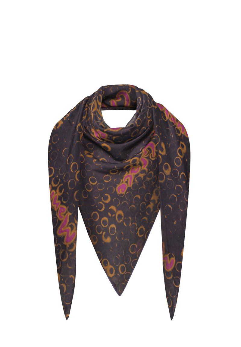 Foulard di seta in tonalità scure con motivi circolari e ondulati in marrone e rosa. Presenta una forma triangolare e una texture liscia.