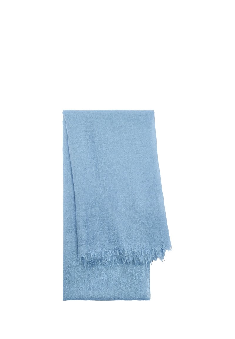 Jasnoniebieski prostokątny szalik wykonany z miękkiego materiału, z frędzlami na brzegach i gładką teksturą. Odpowiedni do różnych stylizacji.