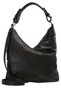 Musta nahkainen hobo-laukku, jossa on halkeileva tekstuuri, kaartuva muoto, tukeva yläkahva ja säädettävä olkahihna.