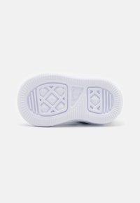 Converse CHUCK TAYLOR ULTRA SUMMER UNISEX - Polobotky - blue/red/amarillo