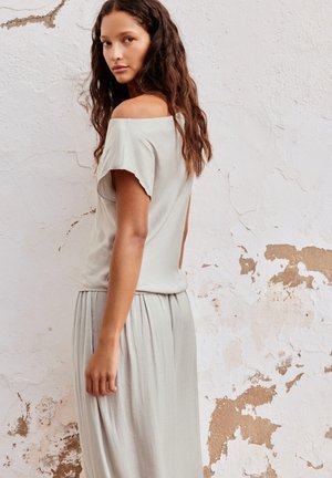 PULL&BEAR, ASYMMETRIC SHORT SLEEVE SATIN - TOP - Blouse - grey