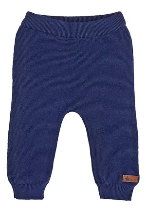 Navyblauwe gebreide babybroek met geribde tailleband en boorden, met een klein bruin leren patchje op het onderbeen.