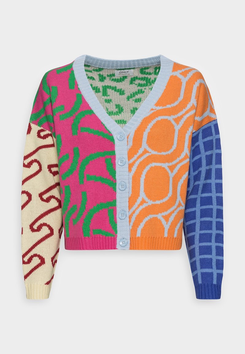 Kleurige gebreide cardigan met gedurfde patronen, waaronder wervelingen en rasters, met een lichtblauwe knoopsluiting en verschillende mouwkleuren.