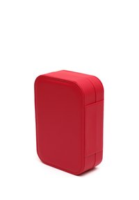 Boîtier rectangulaire rouge avec surface lisse, bords arrondis et fermoir sécurisé. Design compact adapté au rangement et au transport.