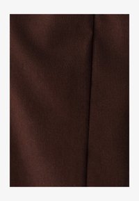 Ei valittu, chocolate