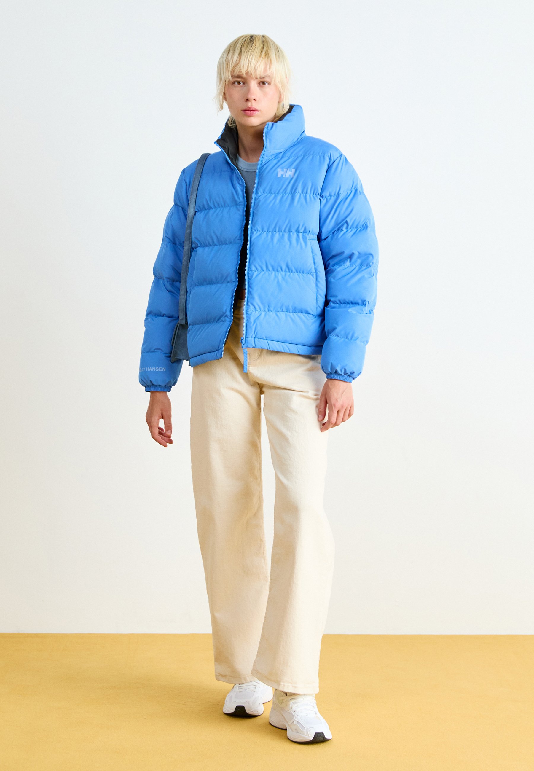 H4525-103ブルーレーベル　リバーシブルダウンフーディージャケット Helly Hansen REVERSIBLE PUFFER - Winterjacke - ultra blue/blau