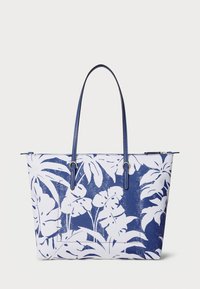 Blå och vit köpsekk med blommönster, med två långa handtag, dragkedjestängning och en strukturerad yta.