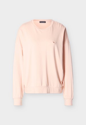 Svijetloružičasta majica dugih rukava s okruglim izrezom, rebrastim manžetama i rubom, s malim izvezenim logotipom na lijevoj strani prsa.