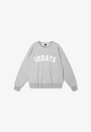Grå sweatshirt lavet af blødt stof med en hvid grafik "10DAYS" på forsiden, ribbede manchetter og kant, rund halsdesign.