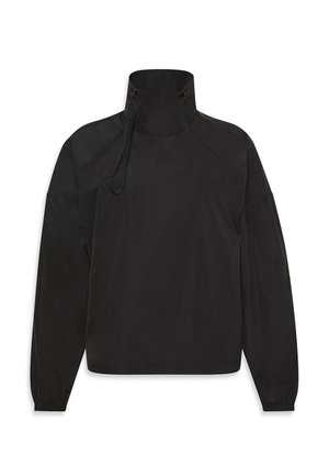 Sort letvægtsjakke med høj krave, lynlåslukning, elastiske manchetter og logo på foran, lavet af glat, vandafvisende materiale.