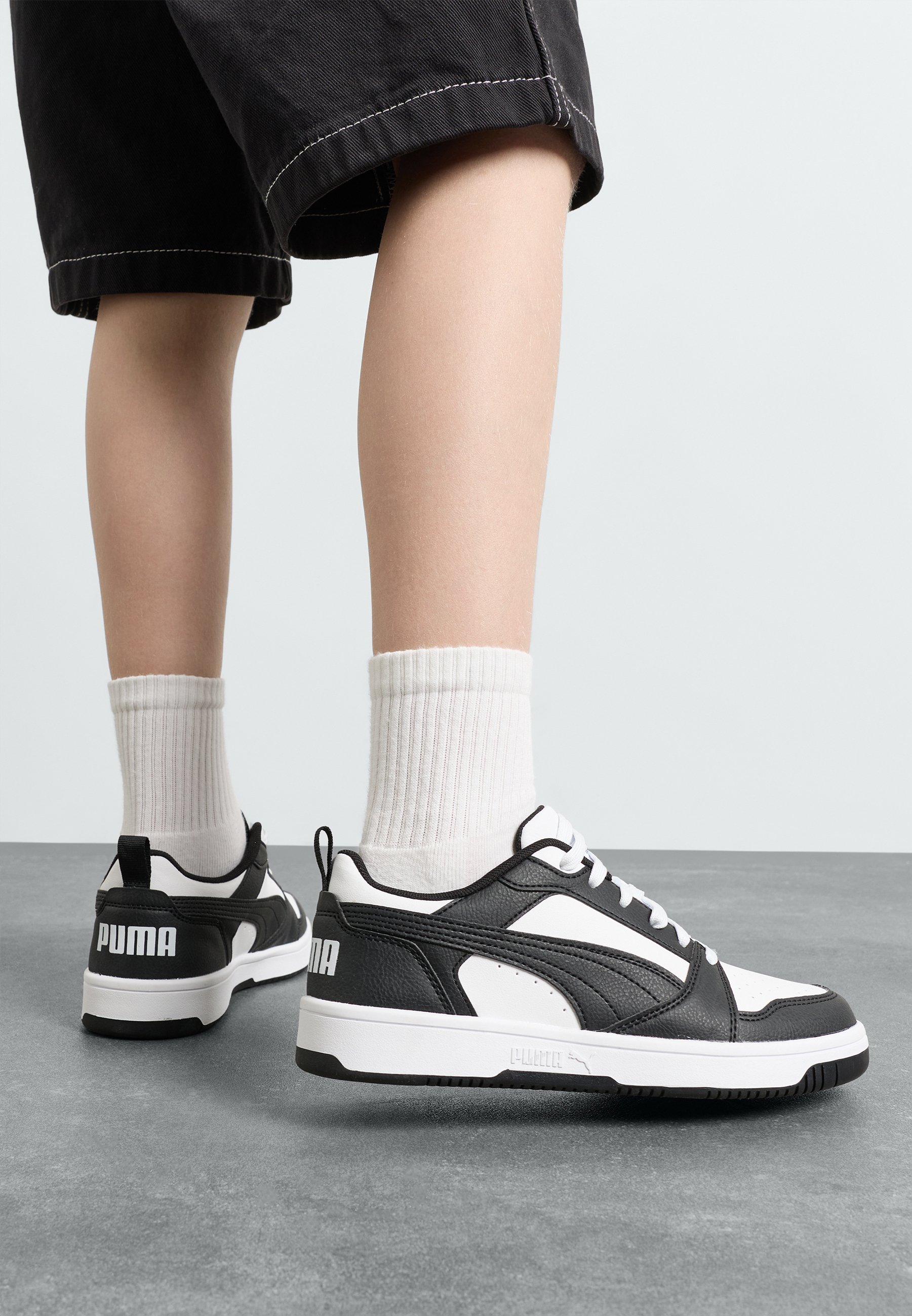 PUMA レトロ ボウリング シューズ UK 8.5 ブラック/ホワイト　激レア 2025年最新】ボーリングシューズ ビンテージの人気アイテム