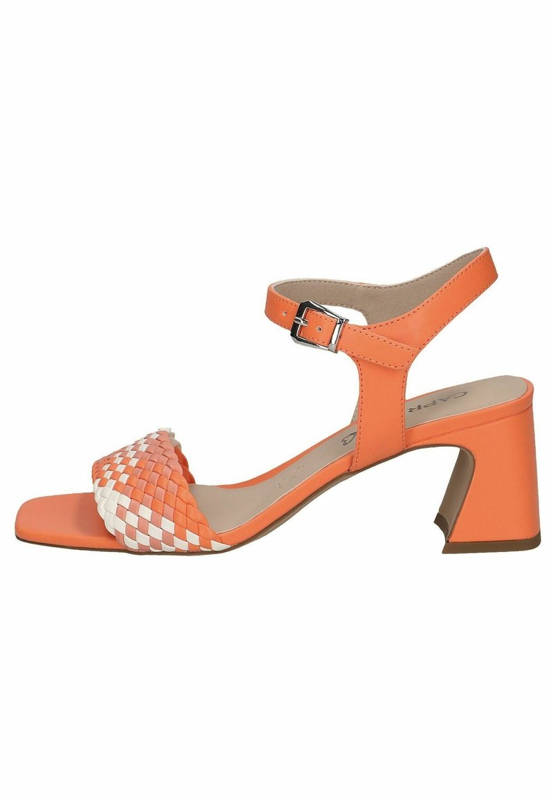 Sandale orange pour femme avec bride avant tressée en blanc et orange, bride de cheville avec boucle, et talon bloc.