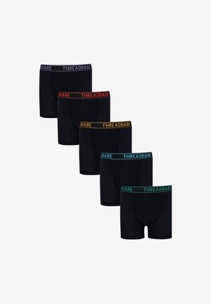 Schwarzes Boxer-Shorts-Set mit unterschiedlichen farbigen Taillenk Labels in Lila, Rot, Gelb, Blau und Grün; aus weichem, dehnbarem Stoff gefertigt.