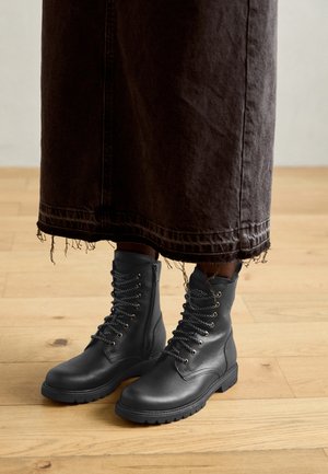 FRISIA  - Suvarstomi aulinukai - black