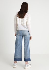 Sisley Svetr - off-white