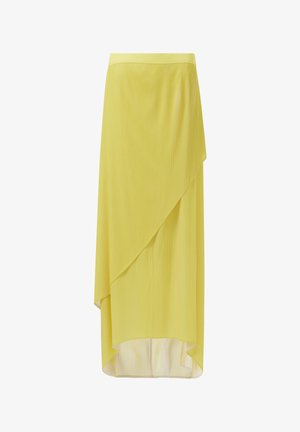 Jupe midi jaune en tissu léger, présentant un ourlet asymétrique et de subtils plis verticaux pour ajouter de la texture et du mouvement.