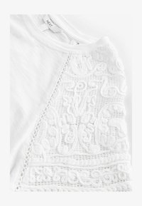 Ausgewählt, white