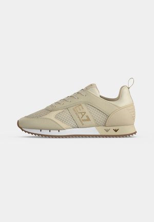 Baskets basses beige EA7 Emporio Armani avec panneaux latéraux en mesh, fermeture à lacets et semelle en caoutchouc marron dentelée.