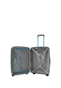 Valigia rigida grigia con dettagli blu. Presenta una maniglia retrattile, quattro ruote e un interno organizzato con tasche in rete.