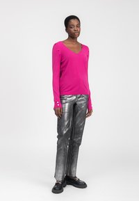 INFLUENCER PUFFED SLEEVES - Strickpullover - fuchsia