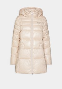 Jasnoszara kurtka puchowa z kapturem, z pełnym zamkiem błyskawicznym z przodu, kieszeniami bocznymi oraz logo EA7 Emporio Armani na lewej piersi.