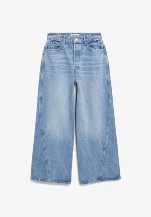 Weite Denim-Jeans in Hellblau mit hoher Taille, kontrastierenden Nähten und einem Fünf-Taschen-Design. Glatte Textur mit einem verblassten Finish.