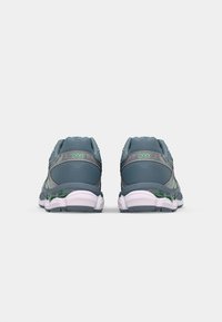 ASICS SportStyle GEL CUMULUS 16 UNISEX - Športni copati - white/ironclad