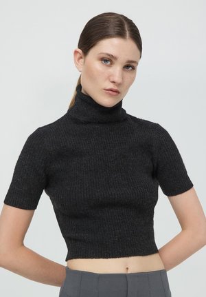 Maglione a collo alto corto a maniche corte, di colore nero e a coste, con un design aderente e orlo cropped, caratterizzato da un motivo a maglia testurizzato e un tessuto morbido.