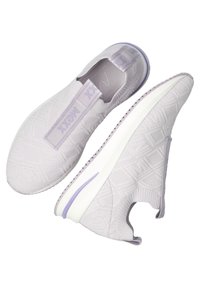 Sneakers slip-on in tessuto a maglia lavanda chiaro. Motivo testurizzato sulla parte superiore con accenti elastici, suola in gomma bianca e punta rotonda.