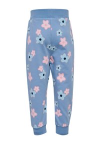 Lichtblauwe katoenen broek met een elastische tailleband, voorzien van een bloemenpatroon in roze en blauw met zwarte centra. Geribde manchetten bij de enkels.